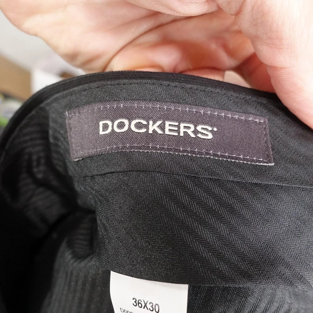 New! Dockers Dress Pants Mens‎ 36x30 Black Stripe Regular Fit Flat Front